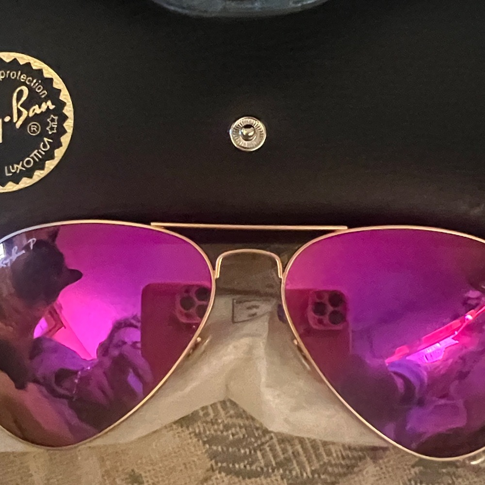 Ray-Ban Aviator Sunglasses -PinkRay-Ban aviators with vibrant pink NWT POLARIZED - Picture 6 of 8